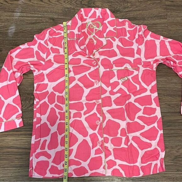 Victoria’s Secret Giraffe Print Long Sleeve Button Down Pajama Shirt Pink sz XS - Picture 5 of 12